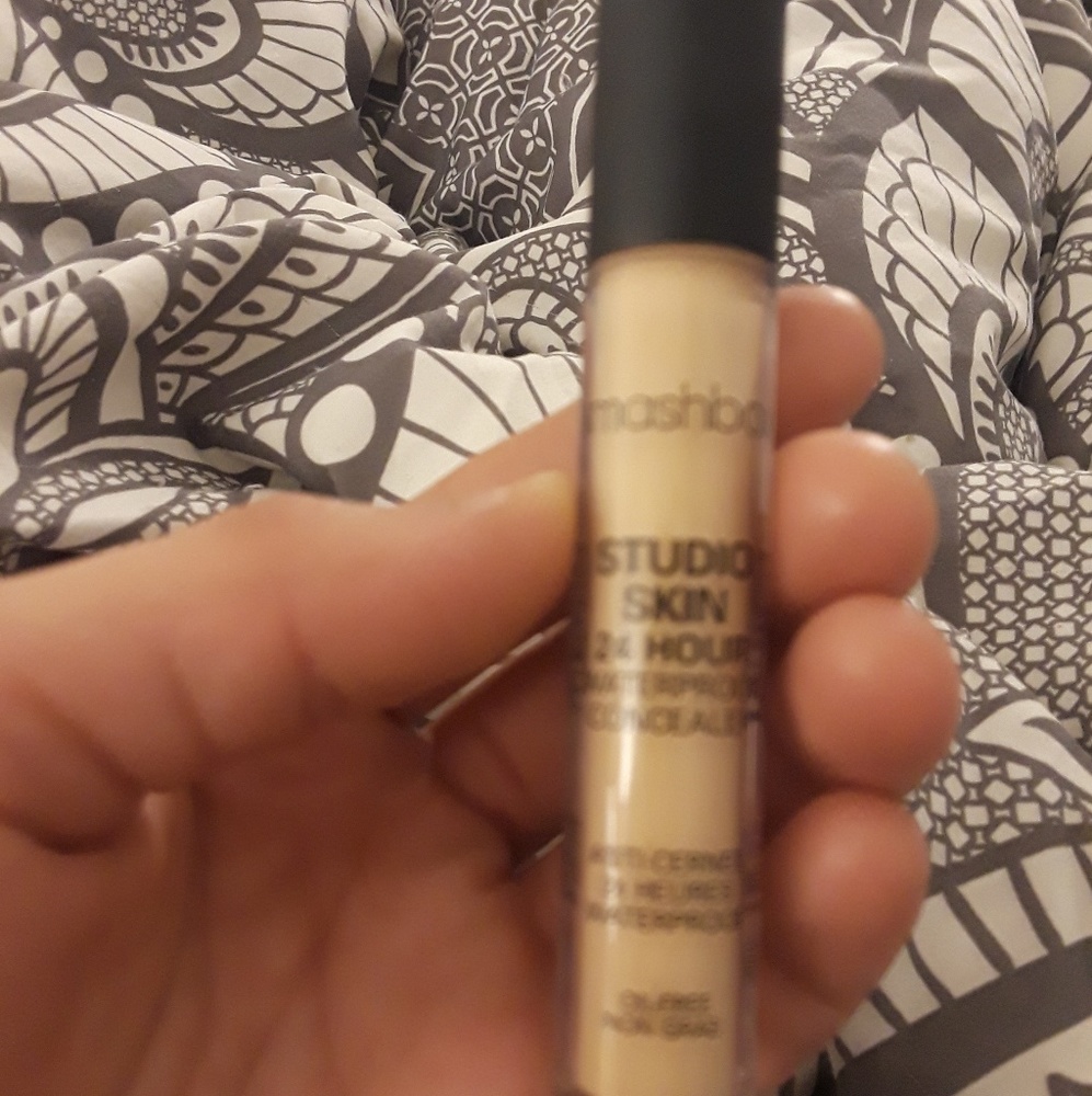 2 Smashbox Concealers